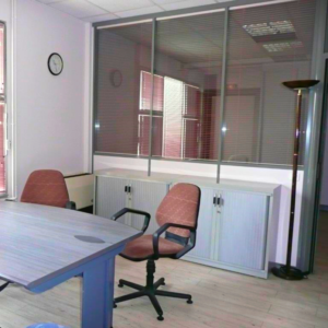 Bâtiment administratif Nevers (ascenseur PMR) : 2 bureaux et 1 salle de réunion - 3ème étage - 55 m²