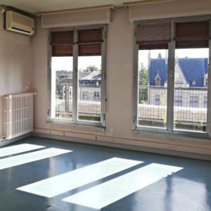 Bâtiment administratif Nevers (ascenseur PMR) : 3 bureaux et 3 locaux techniques - 3ème étage - 62 m²